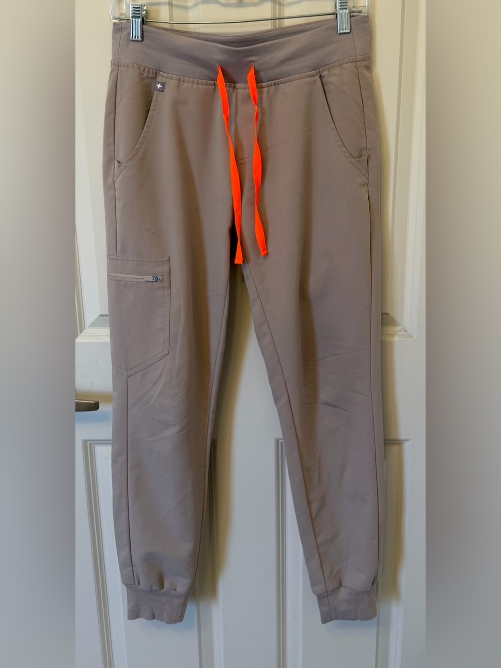 Figs Women's Zamora Jogger Scrub Bottoms, Beige-Gray, Size XS